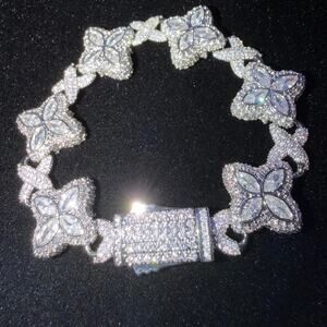 Iced clover flower bracelet